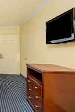 Hotel Super 8 by Wyndham Santa Cruz Beach photo 3