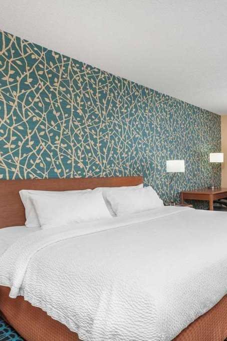 Hotel AmericInn by Wyndham Duluth photo 1