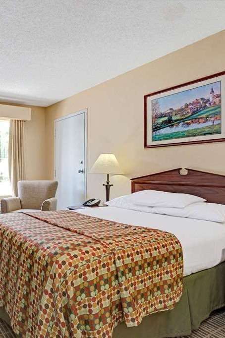 Hotel Baymont by Wyndham Smithfield photo 1