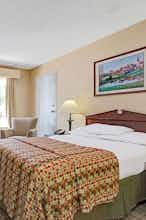 Hotel Baymont IS Smithfield photo 1