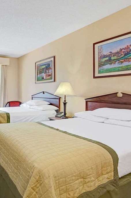 Hotel Baymont by Wyndham Smithfield photo 2