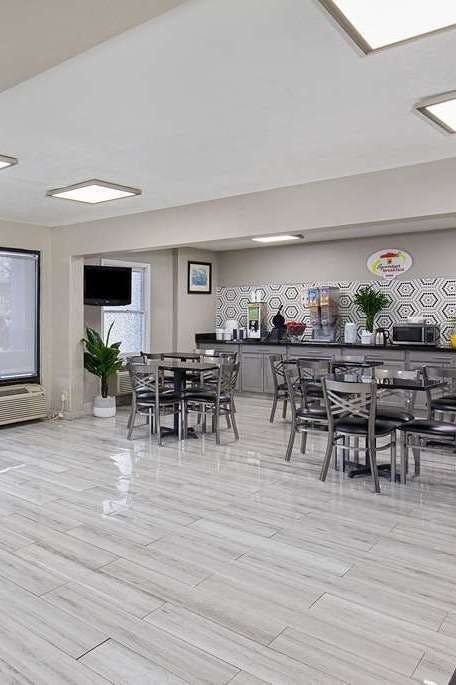 Hotel Super 8 by Wyndham Nashville West photo 2