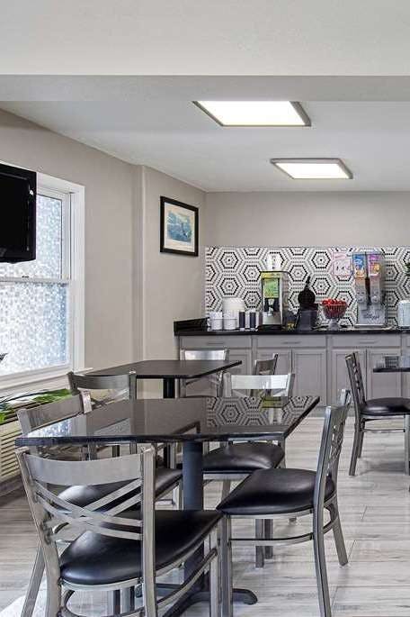 Hotel Super 8 by Wyndham Nashville West photo 3