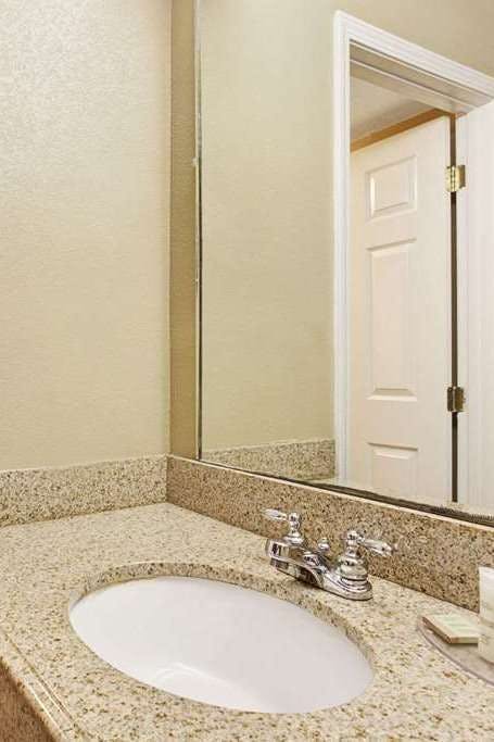 Hotel Super 8 by Wyndham Pearl/Jackson/East photo 2