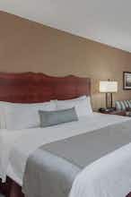 Hotel Wyndham Visalia photo 1