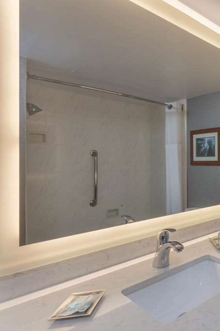 Hotel Wyndham Visalia photo 5