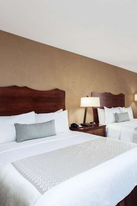 Hotel Wyndham Visalia photo 2