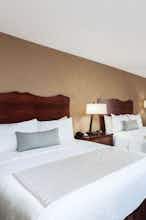 Hotel Wyndham Visalia photo 2