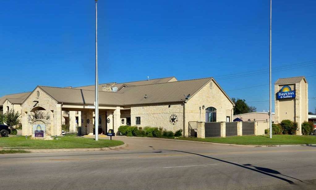 Days Inn & Suites by Wyndham Llano