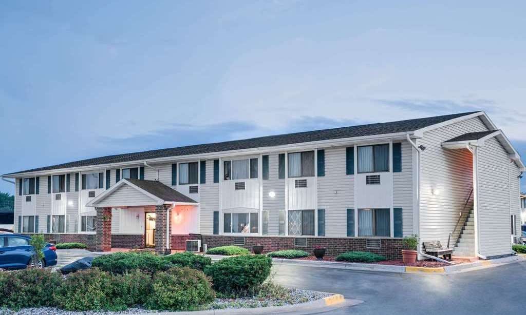 Super 8 by Wyndham Tomah Wisconsin