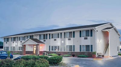 Super 8 by Wyndham Tomah Wisconsin