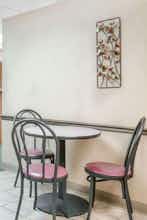 Hotel Super 8 by Wyndham Tomah Wisconsin photo 5