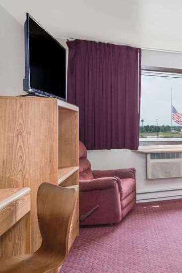 Hotel Super 8 by Wyndham Tomah Wisconsin photo 3