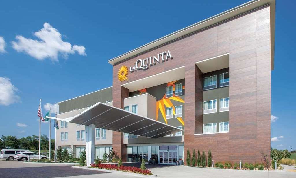 La Quinta Inn & Suites by Wyndham Tulsa Broken Arrow