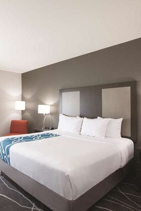 Hotel La Quinta Inn & Suites by Wyndham Tulsa Broken Arrow photo 1