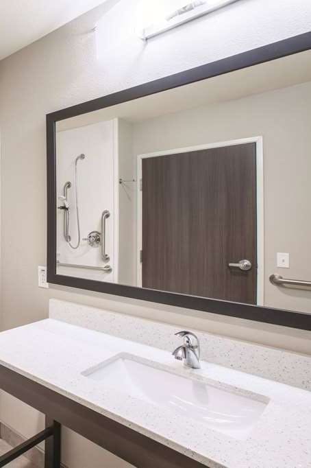 Hotel La Quinta Inn & Suites by Wyndham Tulsa Broken Arrow photo 5