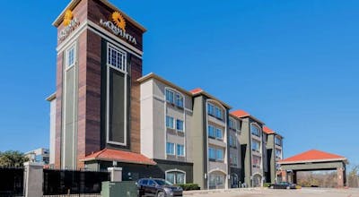 La Quinta Inn & Suites by Wyndham Fort Worth Arlington West
