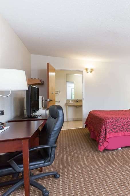 Hotel Days Inn by Wyndham Reidsville photo 3