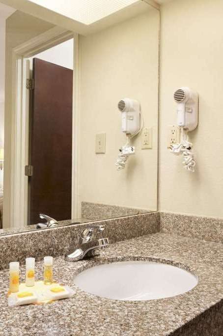 Hotel Days Inn by Wyndham Weldon/Roanoke Rapids photo 5