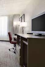 Hotel Ramada by Wyndham Beaver Falls photo 1