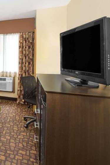 Hotel Super 8 by Wyndham Clive IA photo 3