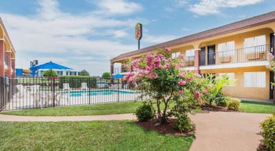 Super 8 by Wyndham Midwest City OK