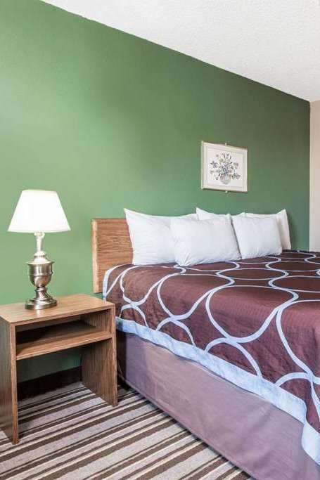 Hotel Super 8 by Wyndham Sullivan photo 2