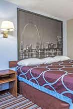 Hotel Super 8 by Wyndham Sullivan photo 3