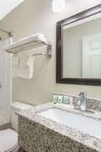 Hotel Super 8 by Wyndham Moberly MO photo 4