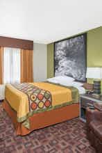 Hotel Super 8 by Wyndham Moberly MO photo 2