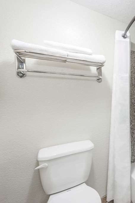 Hotel Super 8 by Wyndham Moberly MO photo 3