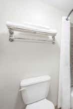 Hotel Super 8 by Wyndham Moberly MO photo 3