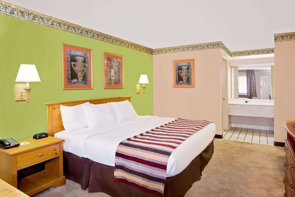 Hotel Days Inn & Suites by Wyndham Starkville photo 4