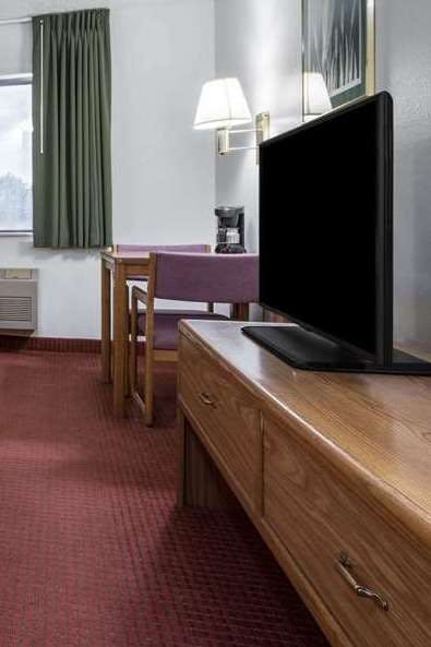 Hotel Super 8 by Wyndham Fond Du Lac photo 3