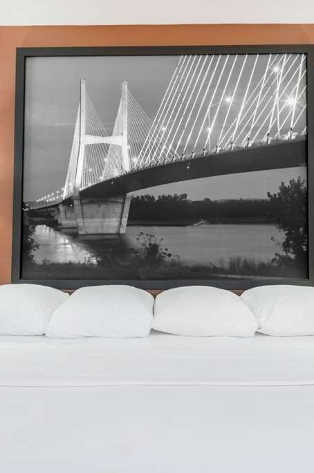 Hotel Super 8 by Wyndham Charleston/Sikeston East MO photo 3