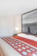 Hotel Super 8 by Wyndham Redding photo 2