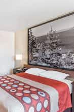 Hotel Super 8 by Wyndham Redding photo 1