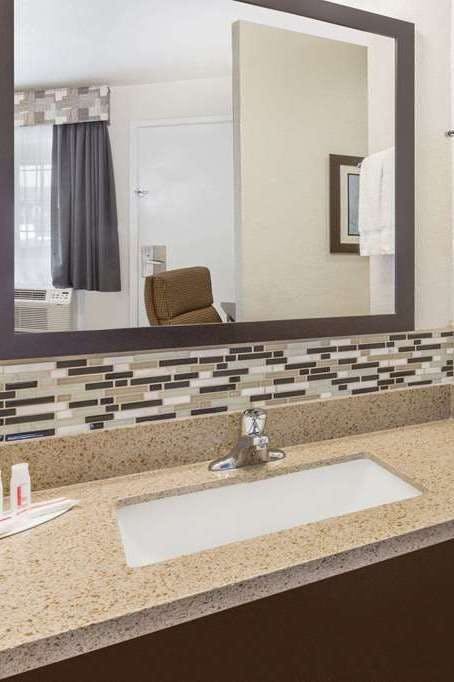 Hotel Ramada by Wyndham Monterey photo 4