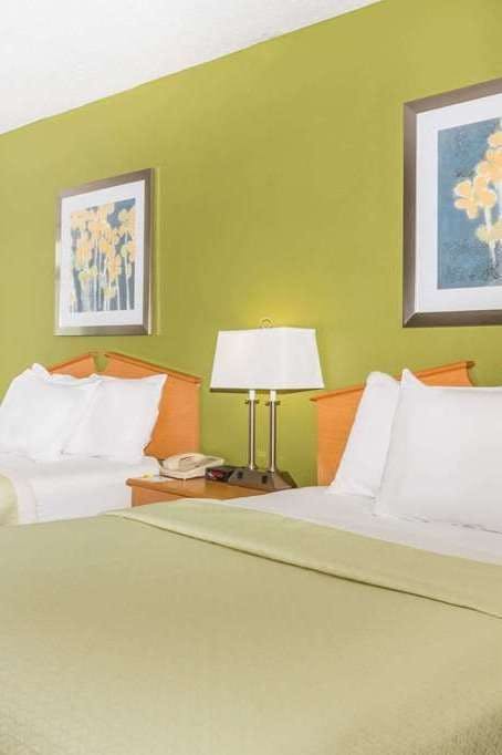 Hotel Days Inn & Suites by Wyndham Bridgeport - Clarksburg photo 2