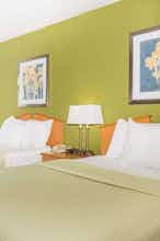 Hotel Days Inn & Suites by Wyndham Bridgeport - Clarksburg photo 2