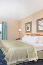 Hotel Days Inn & Suites by Wyndham Bridgeport - Clarksburg photo 1