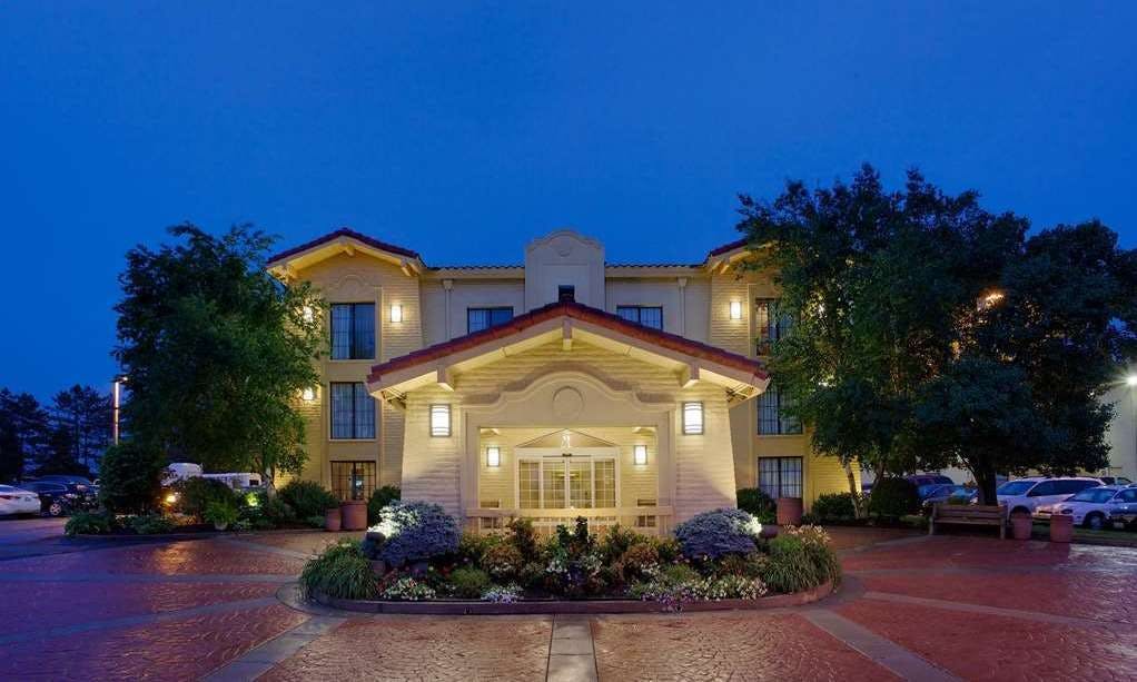 La Quinta Inn by Wyndham Pittsburgh Airport