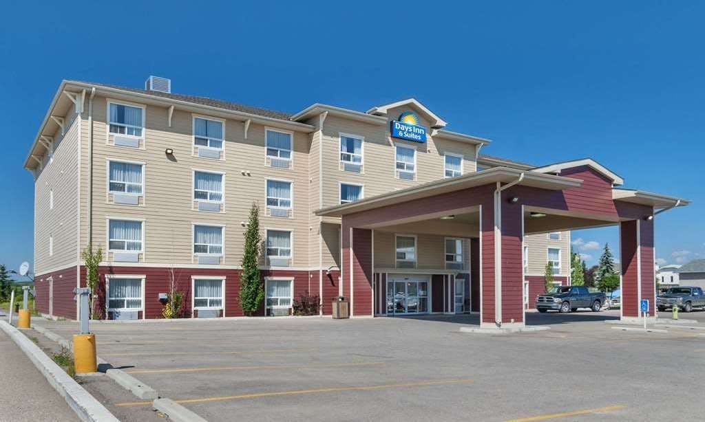 Days Inn and Suites Cochrane