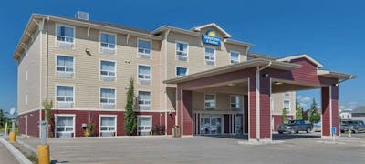Days Inn and Suites Cochrane
