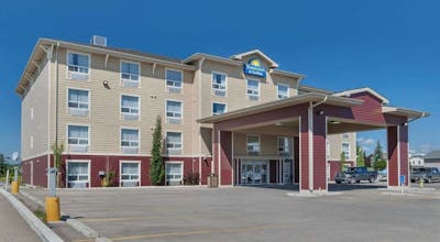 Days Inn & Suites by Wyndham Cochrane