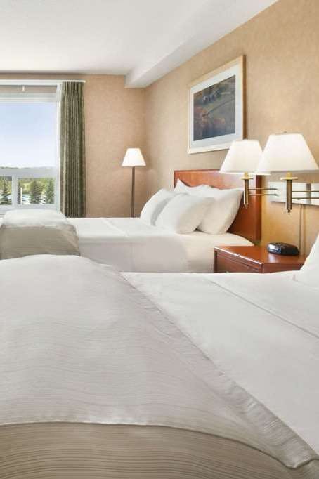 Hotel Days Inn and Suites Cochrane photo 2