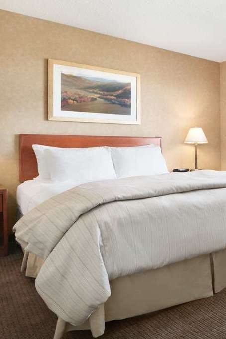 Hotel Days Inn and Suites Cochrane photo 1