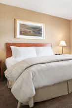 Hotel Days Inn and Suites Cochrane photo 1
