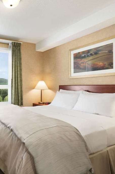 Hotel Days Inn and Suites Cochrane photo 3