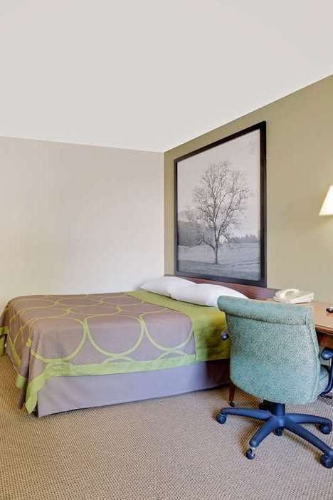 Hotel Super 8 by Wyndham Johnson City photo 2